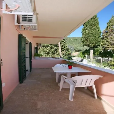 Lägenhetshotell Alexis Benitses (Corfu)